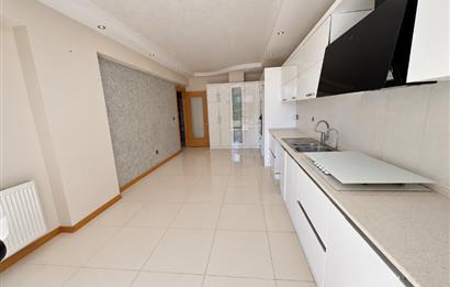 Bornova Evka 3 Gültekin Konakları'nda, 3 Cepheli Kiralık 4+1