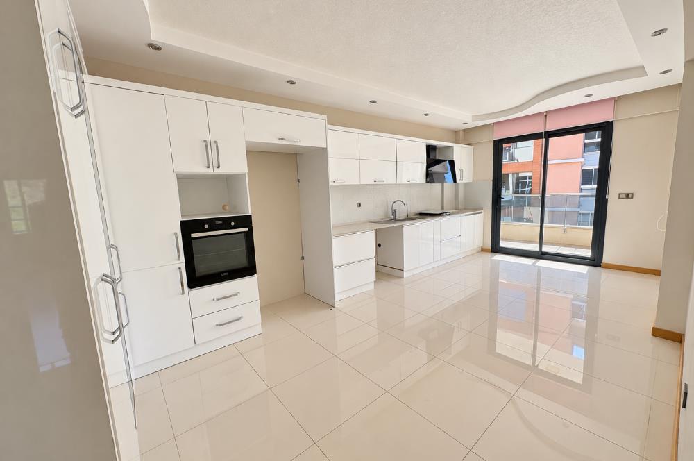Bornova Evka 3 Gültekin Konakları'nda, 3 Cepheli Kiralık 4+1