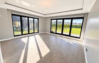 MODERN MİMARİSİ ÖZEL BAHÇESİ VE PRETİJLİ TASARIMLI SATILIK VİLLA