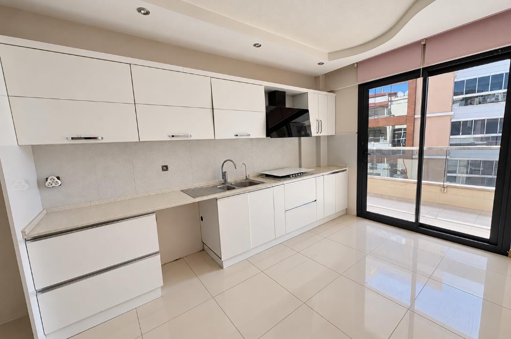 Bornova Evka 3 Gültekin Konakları'nda, 3 Cepheli Kiralık 4+1