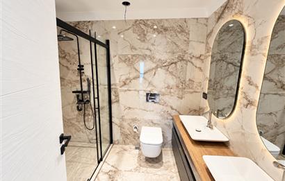 MODERN MİMARİSİ ÖZEL BAHÇESİ VE PRETİJLİ TASARIMLI SATILIK VİLLA