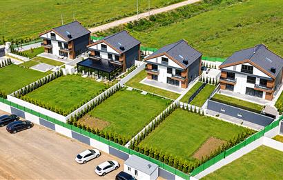 MODERN MİMARİSİ ÖZEL BAHÇESİ VE PRETİJLİ TASARIMLI SATILIK VİLLA