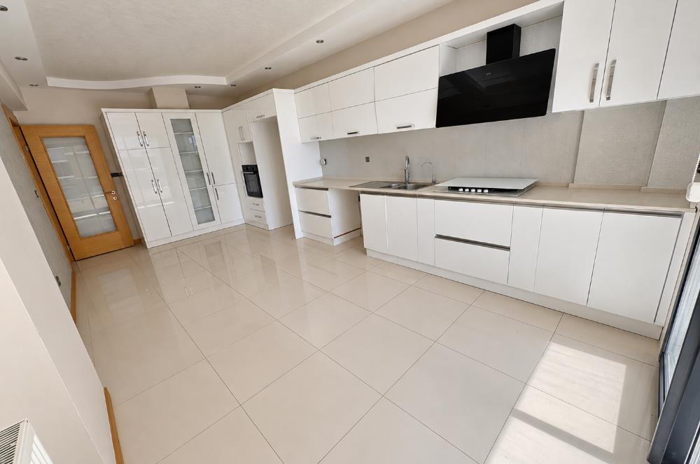Bornova Evka 3 Gültekin Konakları'nda, 3 Cepheli Kiralık 4+1