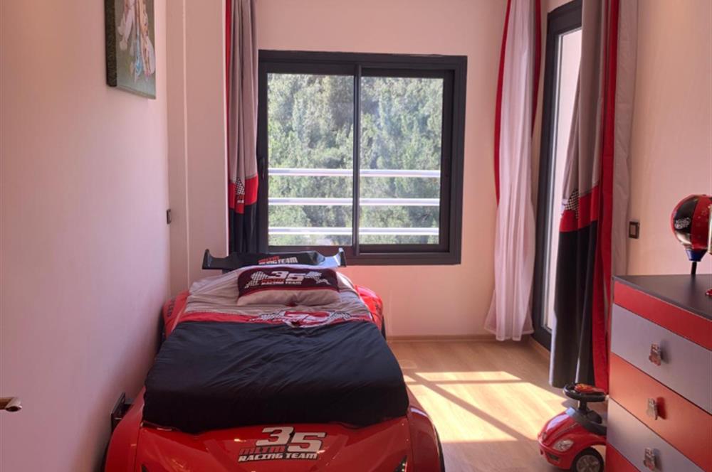 Bornova Evka3 Gültekin Konaklarında Orman Manzaralı Satılık 4+1