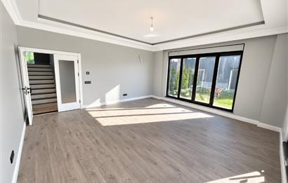 MODERN MİMARİSİ ÖZEL BAHÇESİ VE PRETİJLİ TASARIMLI SATILIK VİLLA