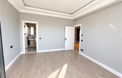 MODERN MİMARİSİ ÖZEL BAHÇESİ VE PRETİJLİ TASARIMLI SATILIK VİLLA