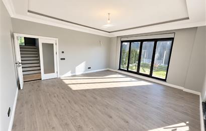 MODERN MİMARİSİ ÖZEL BAHÇESİ VE PRETİJLİ TASARIMLI SATILIK VİLLA
