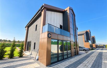 MODERN MİMARİSİ ÖZEL BAHÇESİ VE PRETİJLİ TASARIMLI SATILIK VİLLA