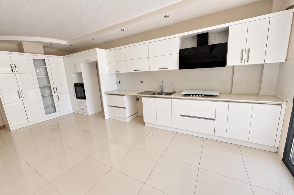 Bornova Evka 3 Gültekin Konakları'nda, 3 Cepheli Kiralık 4+1
