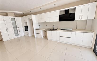Bornova Evka 3 Gültekin Konakları'nda, 3 Cepheli Kiralık 4+1