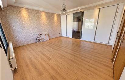 Bornova Evka 3 Gültekin Konakları'nda, 3 Cepheli Kiralık 4+1