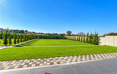 MODERN MİMARİSİ ÖZEL BAHÇESİ VE PRETİJLİ TASARIMLI SATILIK VİLLA