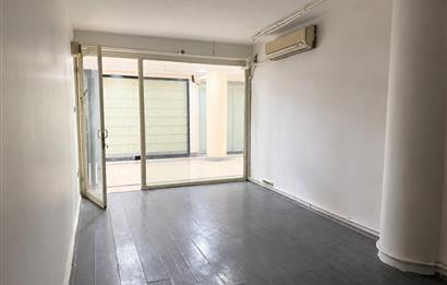 Beşiktaş Sinanpaşa Pasajı'nda Kiralık Dükkân