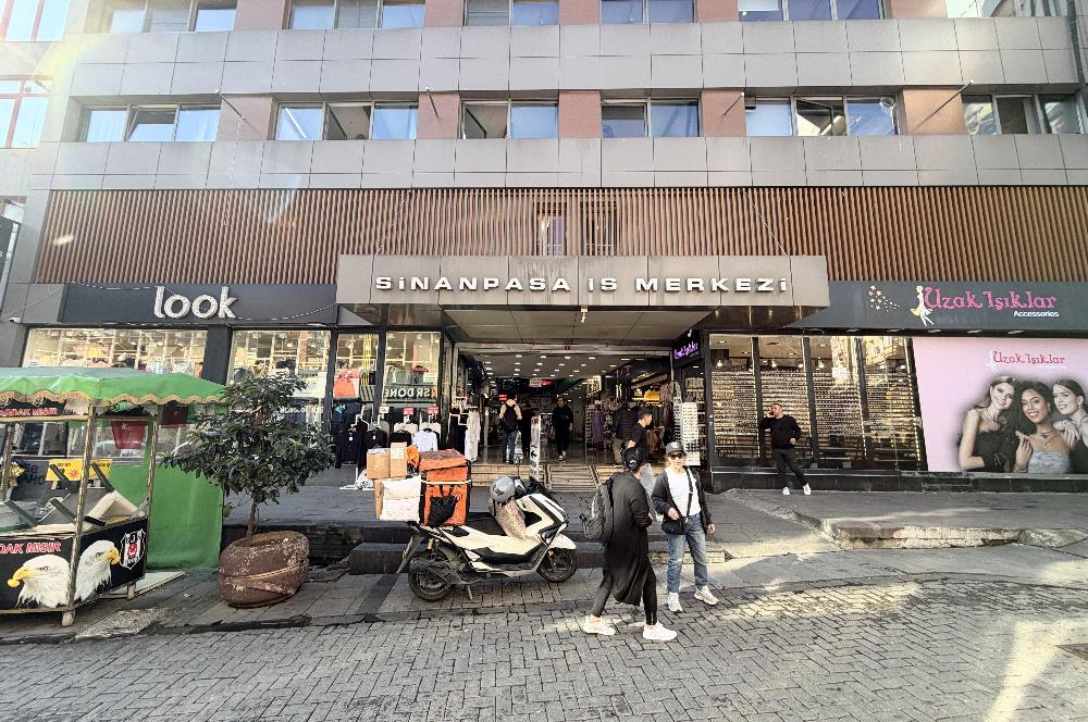 Beşiktaş Sinanpaşa Pasajı'nda Kiralık Dükkân