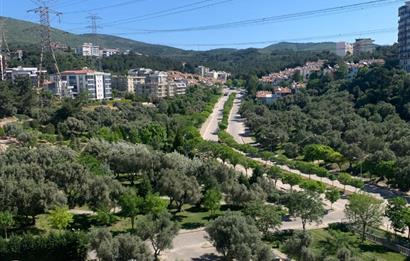 Bornova Evka3 Gültekin Konaklarında Orman Manzaralı Satılık 4+1