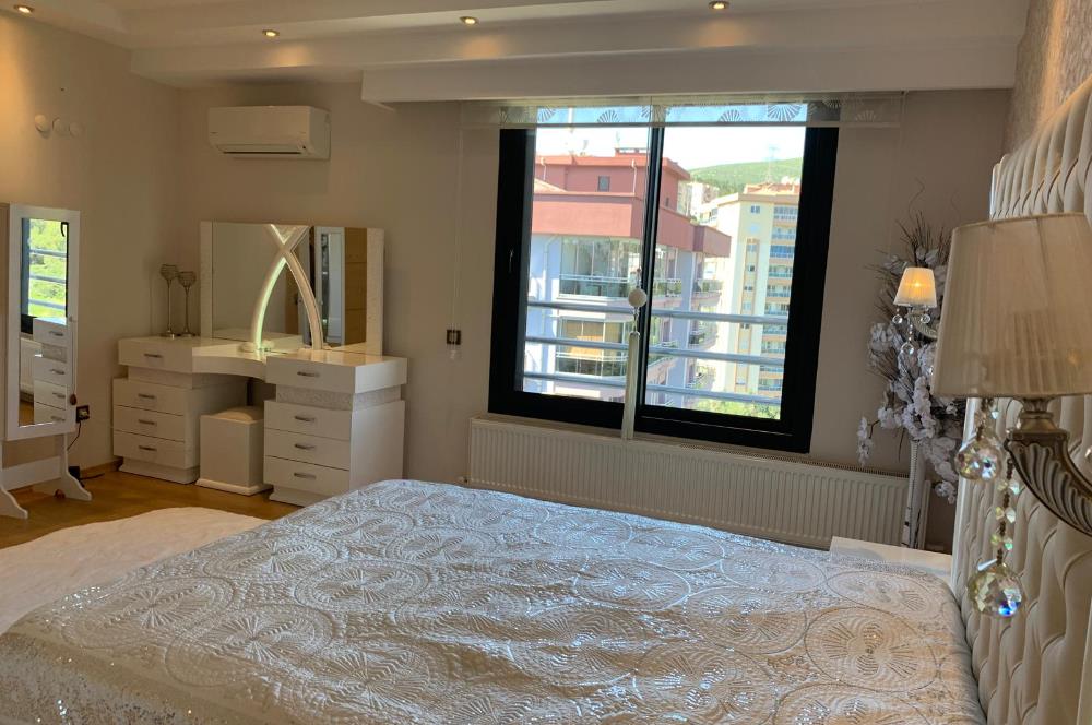 Bornova Evka 3 Gültekin Konakları'nda, 3 Cepheli Kiralık 4+1