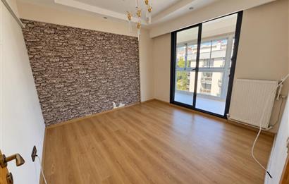Bornova Evka3 Gültekin Konaklarında Orman Manzaralı Satılık 4+1