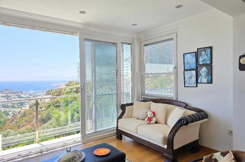 Bodrum-Yokuşbaşı kale manzaralı tripleks satılık villa