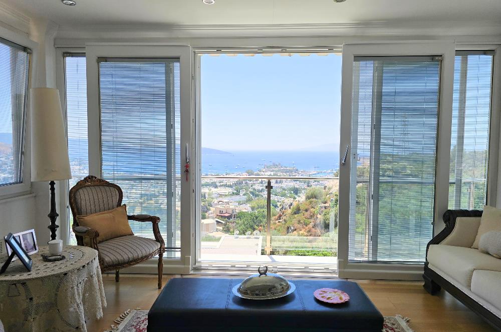 Bodrum-Yokuşbaşı kale manzaralı tripleks satılık villa