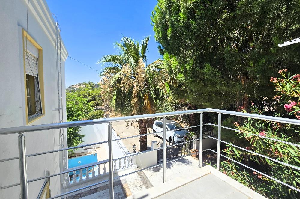 Bodrum-Yokuşbaşı kale manzaralı tripleks satılık villa