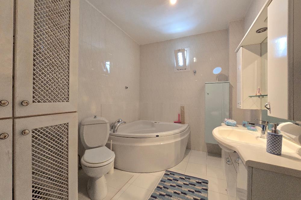 Bodrum-Yokuşbaşı kale manzaralı tripleks satılık villa