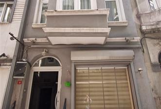 İSTİKLAL CADDESİNE YAKIN DEVREN KİRALIK 9 ODALI BİNA - 1 - 38089