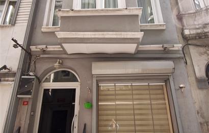 İSTİKLAL CADDESİNE YAKIN DEVREN KİRALIK 9 ODALI BİNA