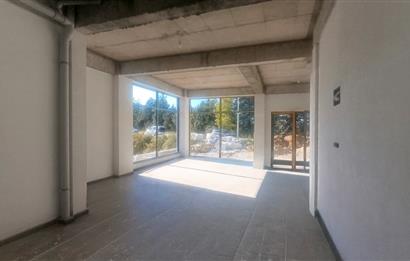 C21 LOFT'TAN YENİŞAFAK'TA AKÇA CADDESİ ÜZERİNDE KİRALIK İŞYERİ