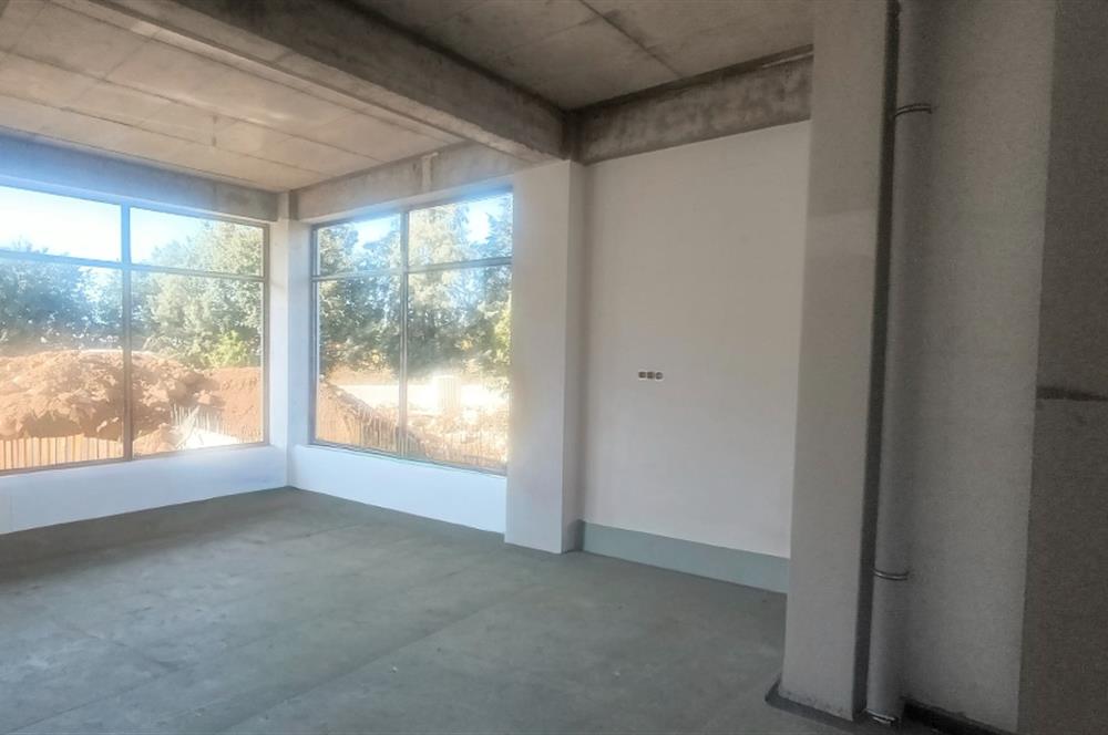 C21 LOFT'TAN YENİŞAFAK'TA AKÇA CADDESİ ÜZERİNDE KİRALIK İŞYERİ