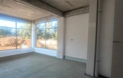C21 LOFT'TAN YENİŞAFAK'TA AKÇA CADDESİ ÜZERİNDE KİRALIK İŞYERİ