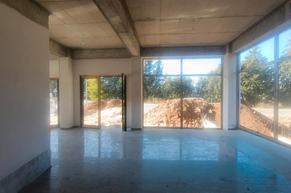 C21 LOFT'TAN YENİŞAFAK'TA AKÇA CADDESİ ÜZERİNDE KİRALIK İŞYERİ