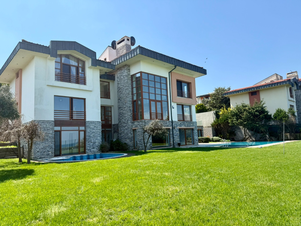 Sarıyer Satılık Villa Marenegro Denize Sıfır 8+2 KDV Avantajlı