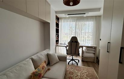 SASALI PASSA RİVA’DA HAVUZUN EN FERAH CEPHESİNDE, ÖZEL TASARIMLI DUBLEKS KİRALIK DAİRE
