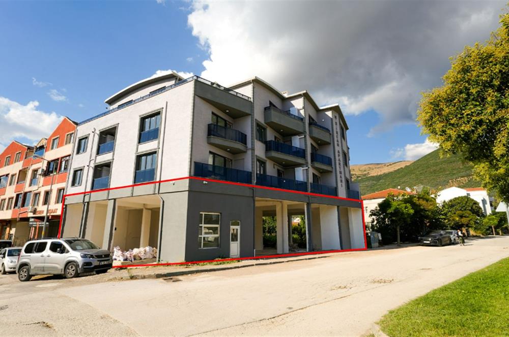 C21 Cius;Ömer H.Demir Caddesinde 3 Cepheli 350 m2 Kiralık Dükkan