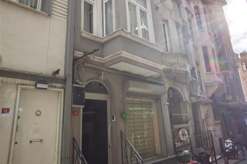 İSTİKLAL CADDESİNE YAKIN DEVREN KİRALIK 9 ODALI BİNA