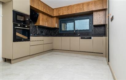 Çiğli Aydınlıkevler Asil Yaşamda Özel Bahçeli Lüks Villa