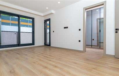 Çiğli Aydınlıkevler Asil Yaşamda Özel Bahçeli Lüks Villa