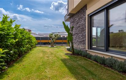Çiğli Aydınlıkevler Asil Yaşamda Özel Bahçeli Lüks Villa