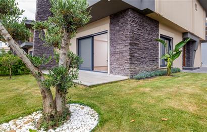 Çiğli Aydınlıkevler Asil Yaşamda Özel Bahçeli Lüks Villa