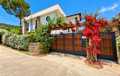 Bodrum Torba Taş Konaklar Sitesinde Ormana Cepheli Müstakil Havuzlu İzole Lüks Villa