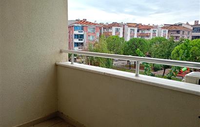 Bahçelievlerde Kiralık Park Manzaralı Arakat Geniş 2+1 Daire