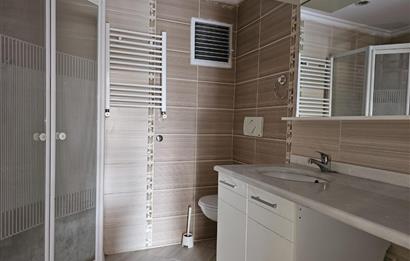 ÇAM KOZA COURT SİTESİNDE GENİŞ KULLANIŞLI 2+1 KİRALIK DAİRE