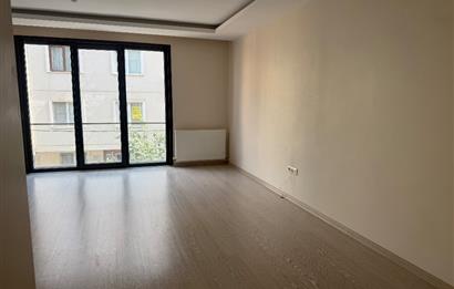 Maltepe Zümrütevler’de Caddeüstü Kiralık Daire