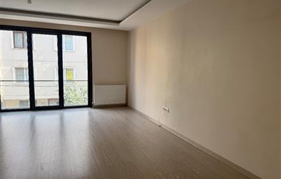 Maltepe Zümrütevler’de Caddeüstü Kiralık Daire