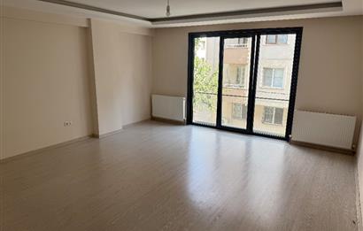 Maltepe Zümrütevler’de Caddeüstü Kiralık Daire