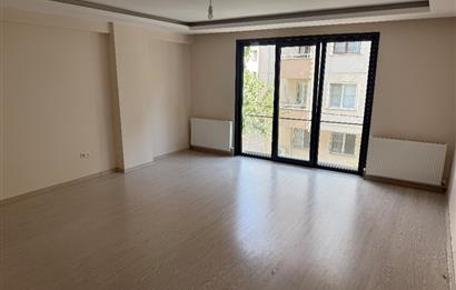 Maltepe Zümrütevler’de Caddeüstü Kiralık Daire