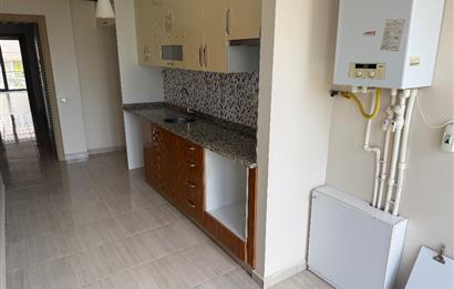 Maltepe Zümrütevler’de Caddeüstü Kiralık Daire