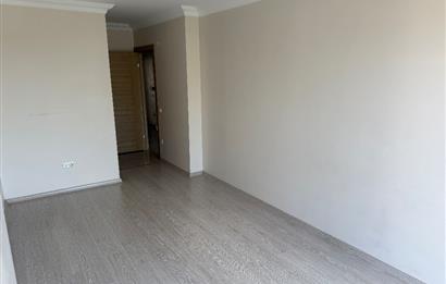 Maltepe Zümrütevler’de Caddeüstü Kiralık Daire