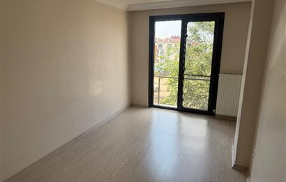 Maltepe Zümrütevler’de Caddeüstü Kiralık Daire