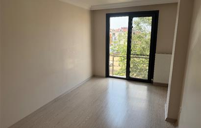 Maltepe Zümrütevler’de Caddeüstü Kiralık Daire